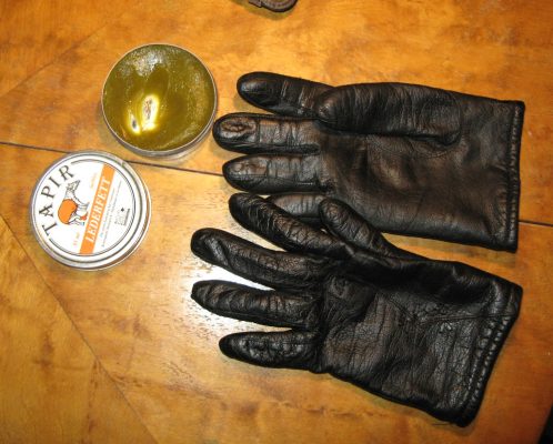 Vi fräschar upp handskar köpta second hand